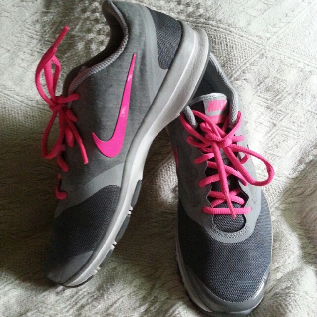buy ladies nike trainers
