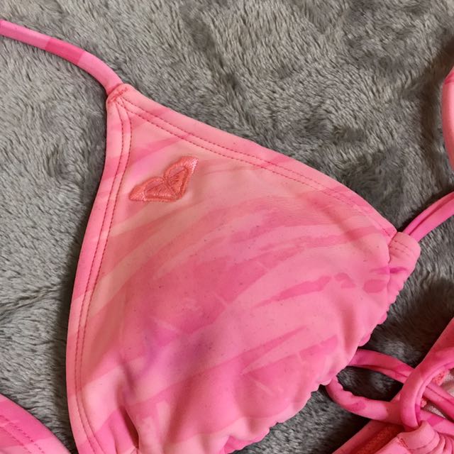 Authentic ROXY Bikini (Category: Bikinis & Swimsuits) located in Taguig. Submitted by prebyczar (Listing ID 150467016, Image 2). Description: The size for both top & bottom says XXS, but it fits XS-SMALL size perfectly ✨ Flaw - color of bikini has slightly faded .