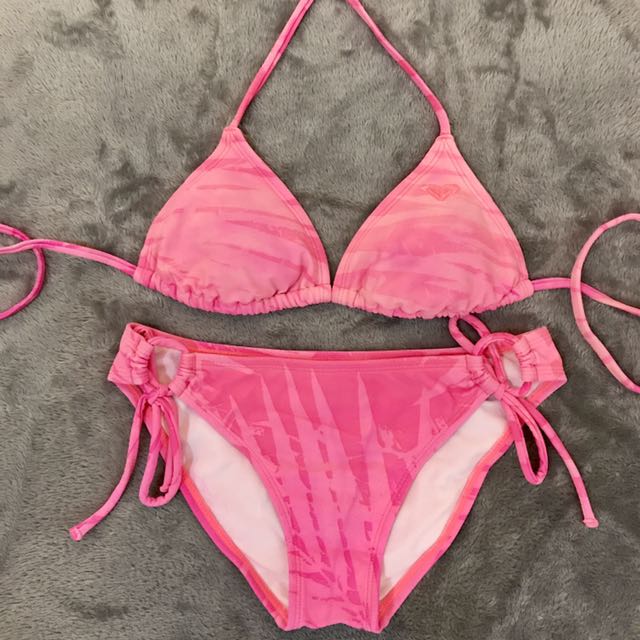 Authentic ROXY Bikini (Category: Bikinis & Swimsuits) located in Taguig. Submitted by prebyczar (Listing ID 150467016, Image 1). Description: The size for both top & bottom says XXS, but it fits XS-SMALL size perfectly ✨ Flaw - color of bikini has slightly faded .