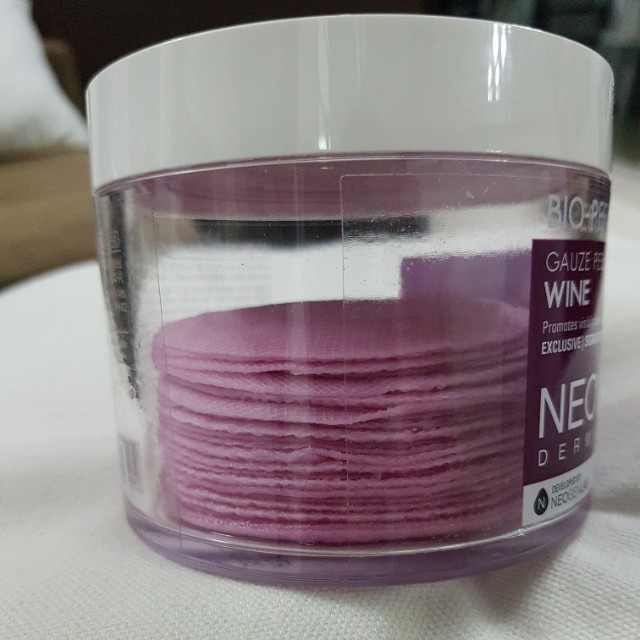 Bio-peel Gauze Peeling Wine neogen (Category: Face Care) located in Mandaluyong City. Submitted by jemcomcomnut (Listing ID 150476246, Image 2). Description: Impulse buy, around 20 gauzes left. Bought off beautymnl at 1,100. Reviews also availavle there. Legit, just too tired to do the whole skin thing bit..