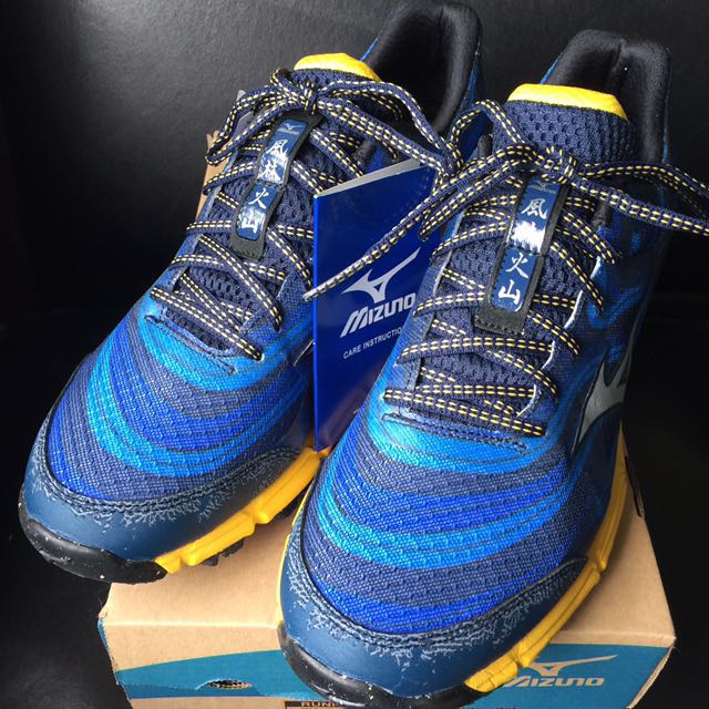 Mizuno women's wave kazan running shoe clearance