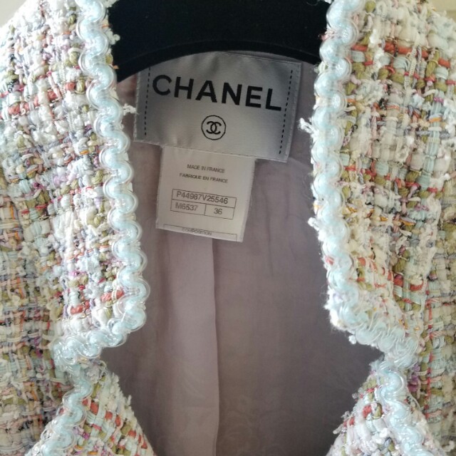 Chanel 2013 Cruise Collection Tweed Jacket, 名牌, 服裝- Carousell