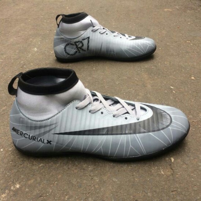 cr7 futsal shoes