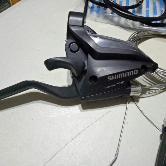 Shimano 8 Speed shifter brake combo Sports Equipment Bicycles