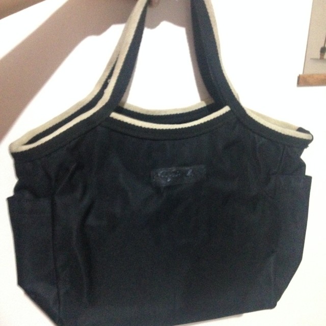 Shoulder bag office (Category: Shoulder Bags) located in Quezon City. Submitted by cuterousel (Listing ID 150468326, Image 1). Description: Makapal na bag, pwede pang office #hello2018 #bag #black #office #travel.