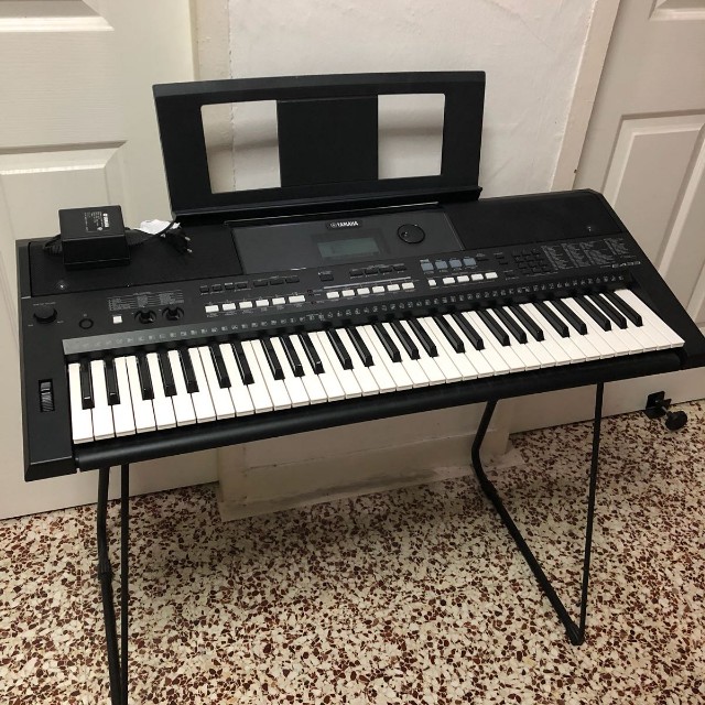 Yamaha PSR E433, Hobbies & Toys, Music & Media, Musical Instruments on ...