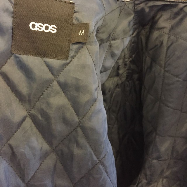 Asos denim jacket (Category: Jeans) located in Singapore. Submitted by lwmer (Listing ID 150599310, Image 3). Description: Denim jacket with inner padding; Great to wear when travelling in cold countries or use in air conditioned environments.