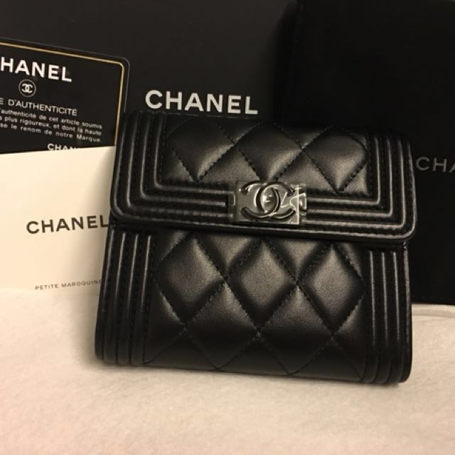 Chanel Boy Flap Card Holder Caviar in Red Holo31