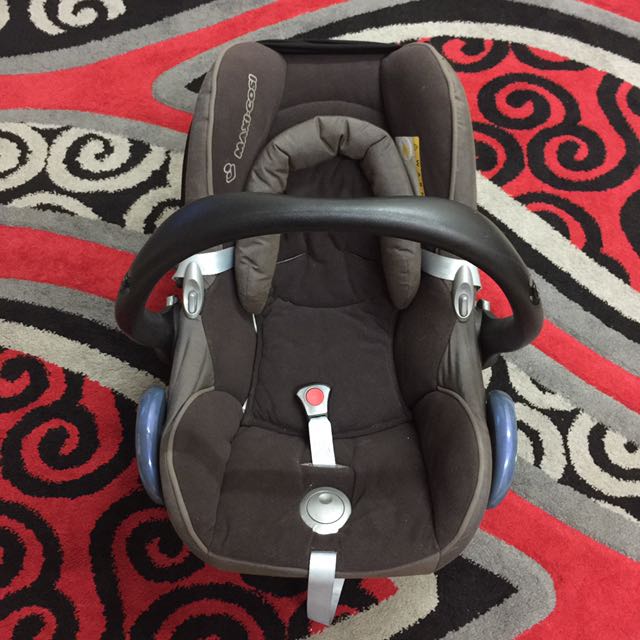 Maxi cosi best sale cabriofix 2011