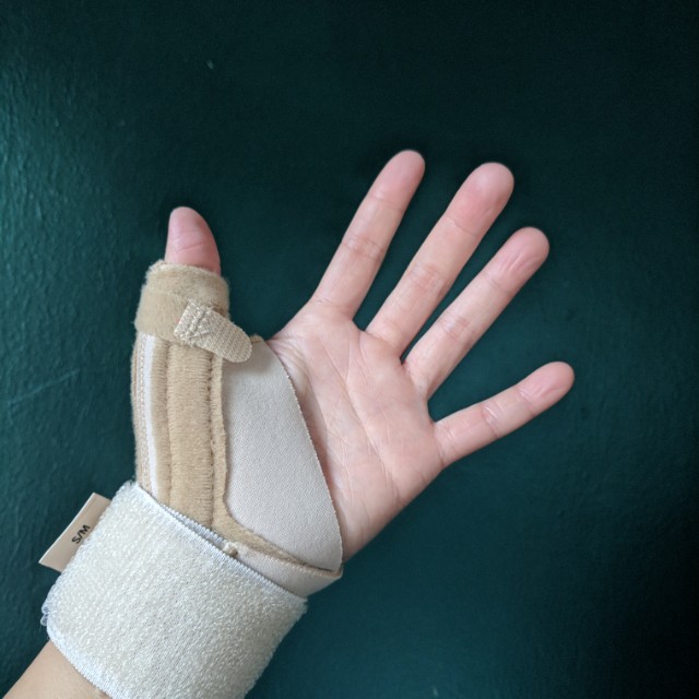 Futuro wrist brace / support (carpal tunnel, tendonitis, sprains