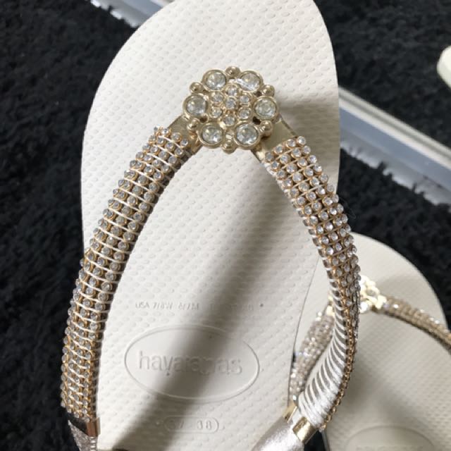 gold havaianas with diamante