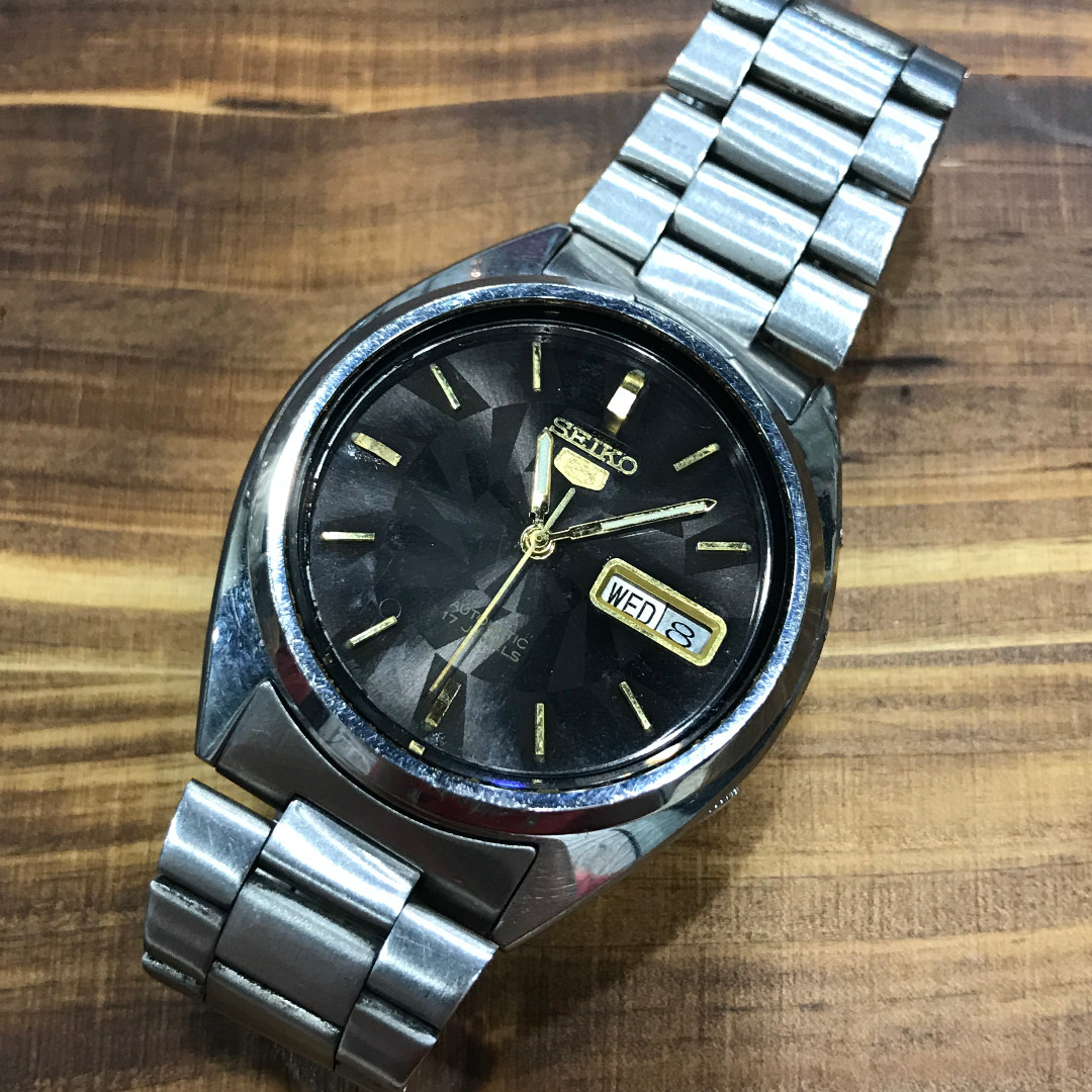 Seiko 5 Day Date Automatic 7009-3040, Luxury, Watches on Carousell