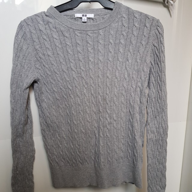 uniqlo gray sweater