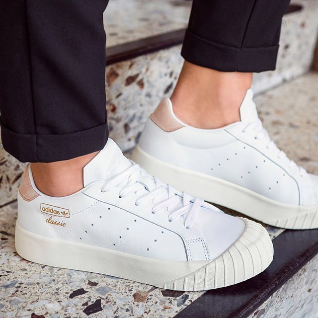 Adidas Originals Everyn White/Ash Pearl (Nude Pink) Classic Shoe, Women's  Fashion, Shoes on Carousell