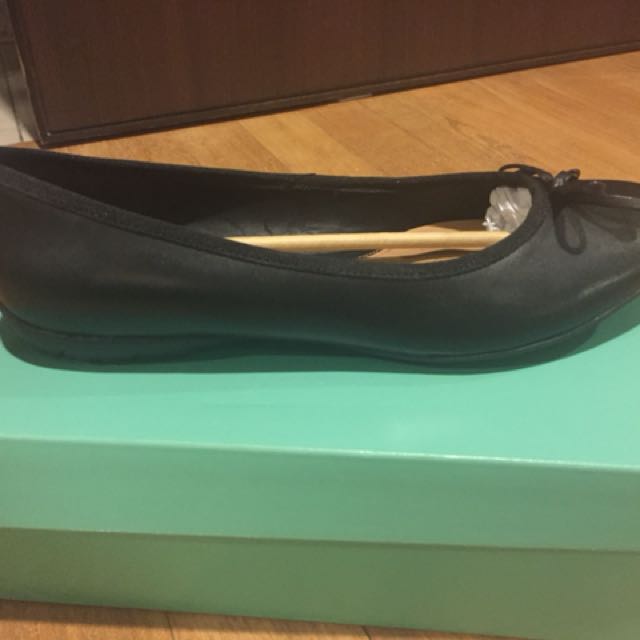 clarks flats green
