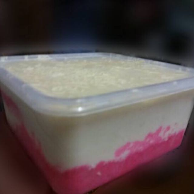 Kek Strawberry Cheese Leleh Food Drinks Baked Goods On Carousell