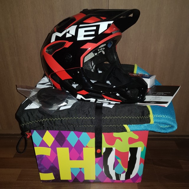 MET Parachute helmet, Sports Equipment, Bicycles & Parts, Bicycles on ...