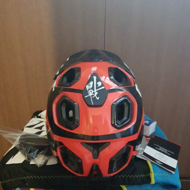 MET Parachute helmet, Sports Equipment, Bicycles & Parts, Bicycles on ...