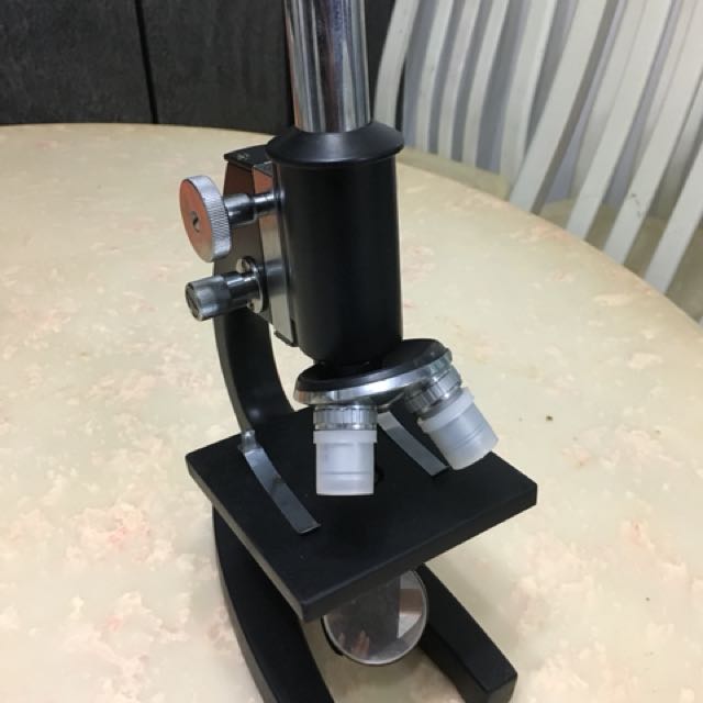 Microscope (Category: Other Stationery & Craft) located in Singapore. Submitted by funny.k (Listing ID 150739235, Image 2). Description: Comes as a pair.