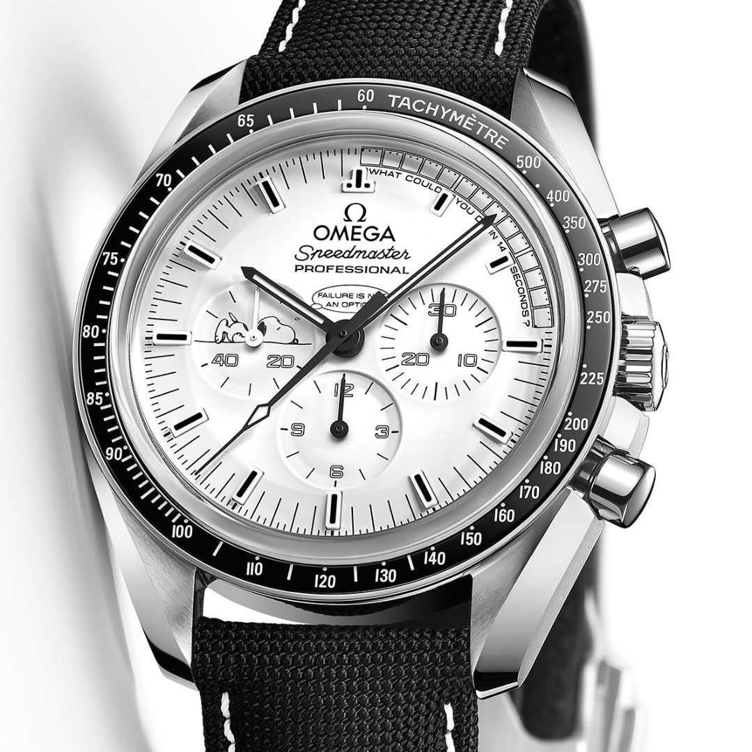 OMEGA 2015 pre-owned Speedmaster Professional Moonwatch Snoopy Apollo  XIII 45th Anniversary Limited Edition 42mm - Farfetch