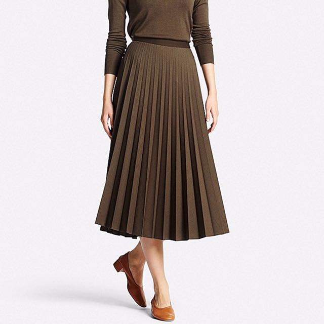 uniqlo pleated midi skirt
