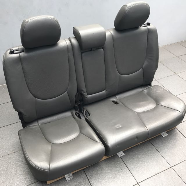 3 separate rear seats