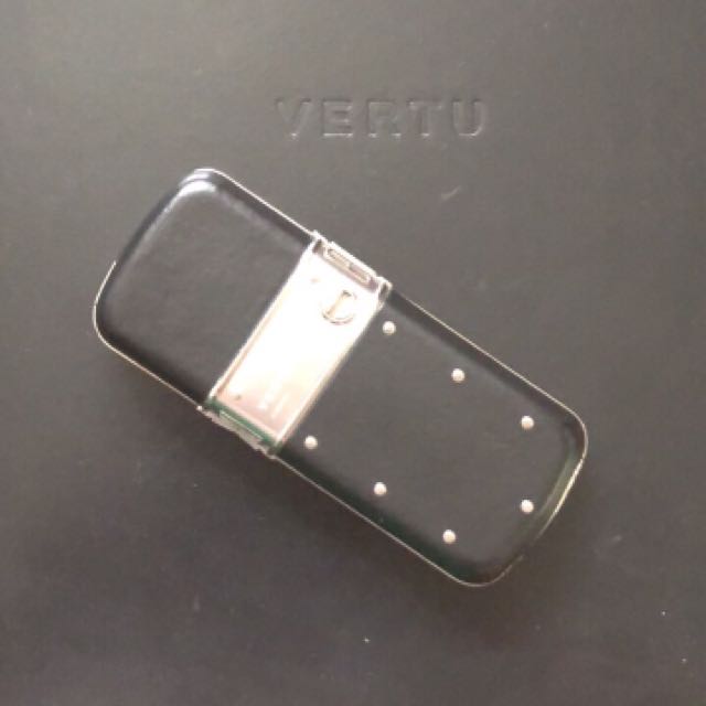 Vertu Phone (Category: Android Others) located in Quezon City. Submitted by tigermama27 (Listing ID 150853387, Image 3). Description: Vertu mobile phone in very good condition. For more information about this item, please feel free to send me a message! Meet-ups are preferred for this item since the box is very heavy..