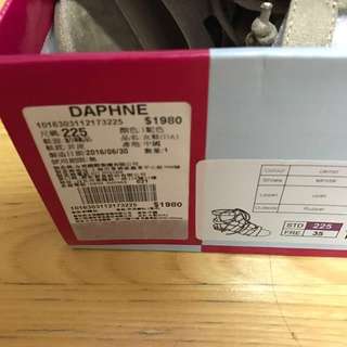 （降）Daphne 女神著用羅馬涼鞋