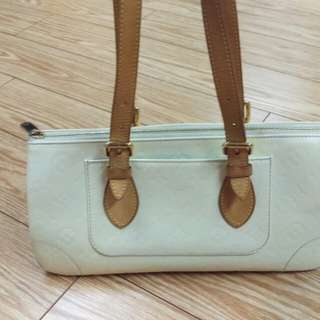 Authentic Louis Vuitton Rosewood white vernis bag 100% Authentic Louis Vuitton Rosewood white vernis bag 100%