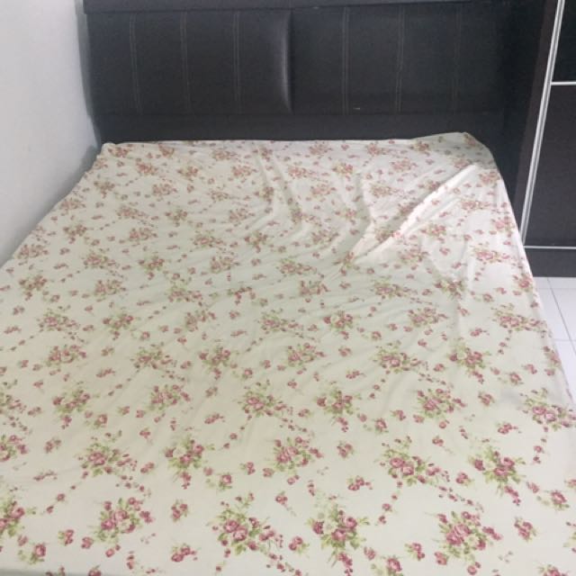 Bed set (Category: Bed Frames & Mattresses) located in Sungai Buloh. Submitted by beepixie (Listing ID 150970727, Image 3). Description: Reasons for selling : lm moving out . Arrange your own transport . Can buy one item separately . Negotiable free mattress .