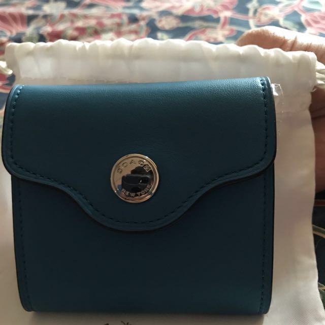 Coach notepad casing (Category: Wallets & Card Holders) located in Singapore. Submitted by gadget.stuff (Listing ID 129001349, Image 2). Description: Brand new, authentic coach casing. Comes with blue casing, notepad and coach pouch. Notepad still sealed and has the coach logo printed. PM me for me more details. .