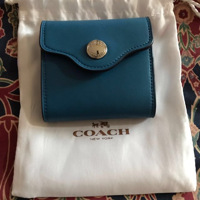 Coach notepad casing (Category: Wallets & Card Holders) located in Singapore. Submitted by gadget.stuff (Listing ID 129001349, Image 1). Description: Brand new, authentic coach casing. Comes with blue casing, notepad and coach pouch. Notepad still sealed and has the coach logo printed. PM me for me more details. .