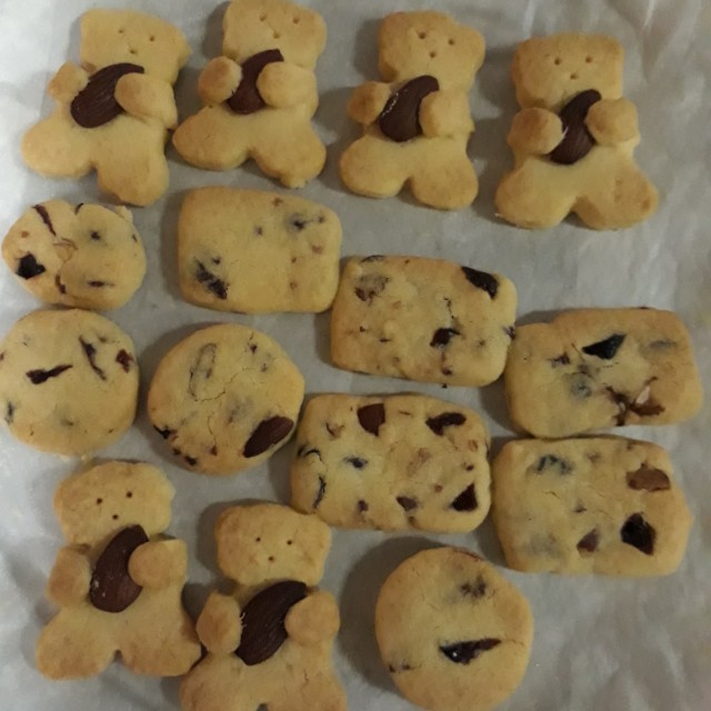 dog shaped cookies, Food & Drinks, Baked Goods on Carousell