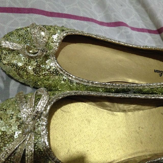 Gold Doll Shoes, Women's Fashion, Footwear, Flats & Sandals on Carousell