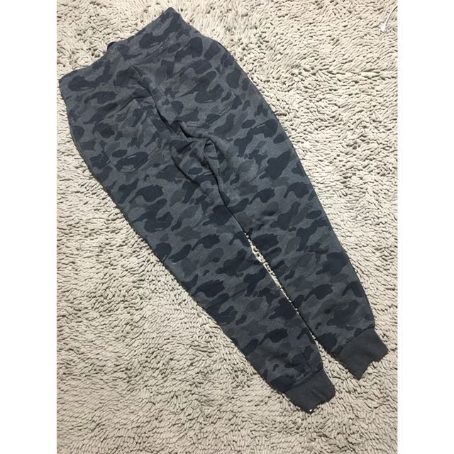 H M Camouflage Jogger Pants Men s Fashion Bottoms Joggers on Carousell