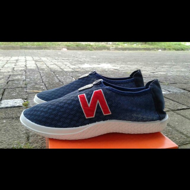 sepatu new balance slip on