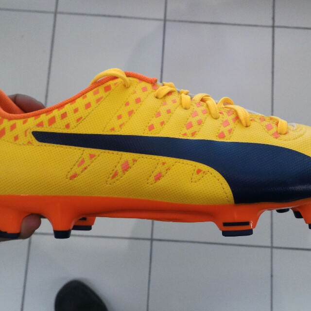 kasut bola puma evospeed