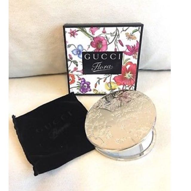 Authentic Gift Gucci Beauty Compact Mirror Olshop Fashion Olshop Produk Kecantikan Di Carousell The promotional compact mirror comes along with a nice packaging. carousell