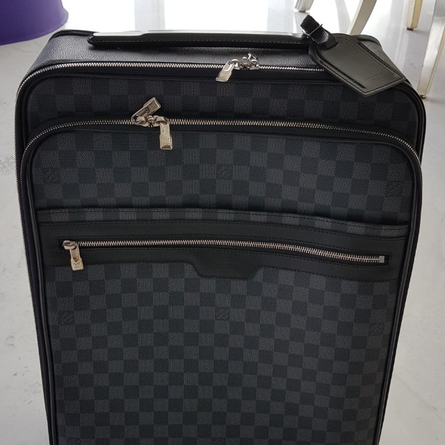 louis vuitton carry on luggage size