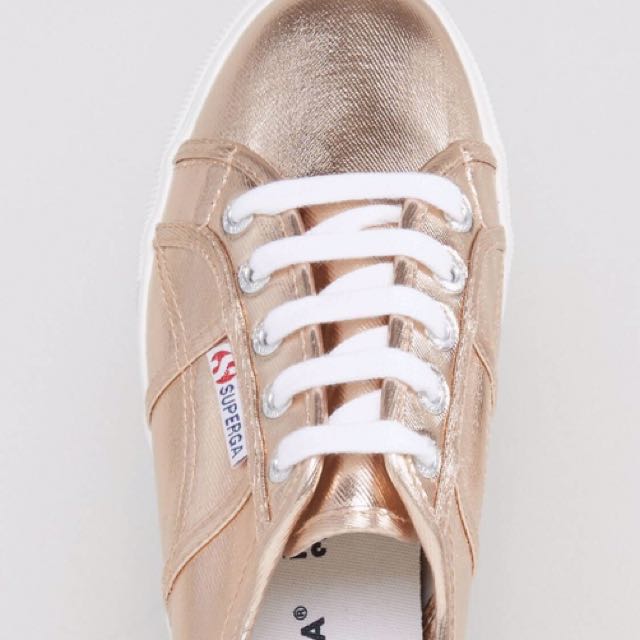 Superga 2790 metallic flatform trainers in rose best sale gold