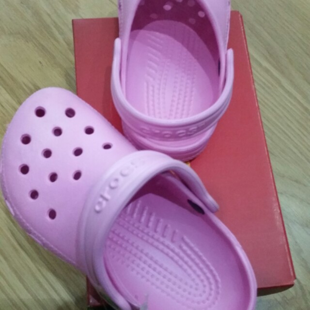 crocs size 10.5