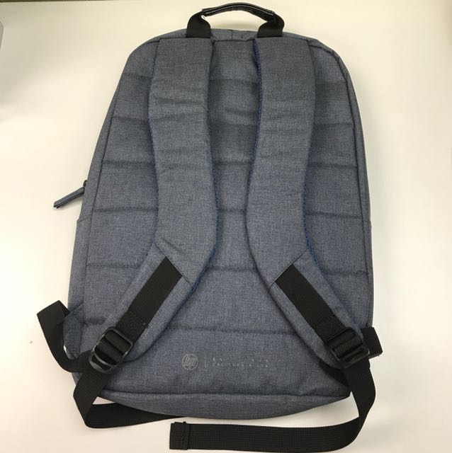 Laptop Backpack （分類：背包）位於 Hong Kong。 由 laamlaamlam 提交（商品編號 151006021，圖片 2）。簡介： 100% New Size: 43.5*28*7cm Color: Med Grey。
