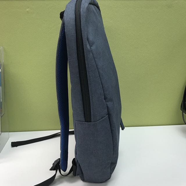Laptop Backpack （分類：背包）位於 Hong Kong。 由 laamlaamlam 提交（商品編號 151006021，圖片 3）。簡介： 100% New Size: 43.5*28*7cm Color: Med Grey。