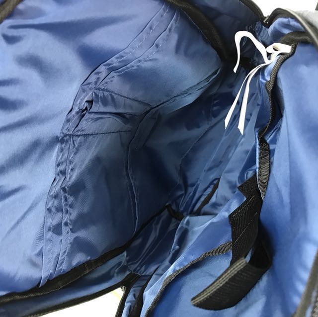 Laptop Backpack （分類：背包）位於 Hong Kong。 由 laamlaamlam 提交（商品編號 151006021，圖片 4）。簡介： 100% New Size: 43.5*28*7cm Color: Med Grey。