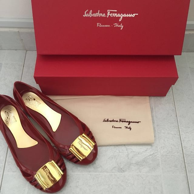 ferragamo bermuda jelly shoes