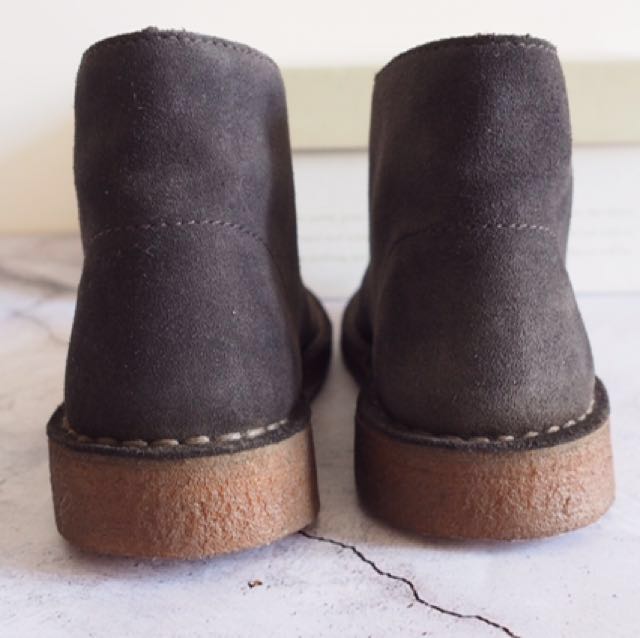 clarks desert boot dark grey