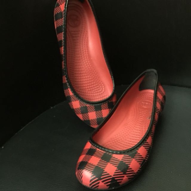 crocs flats