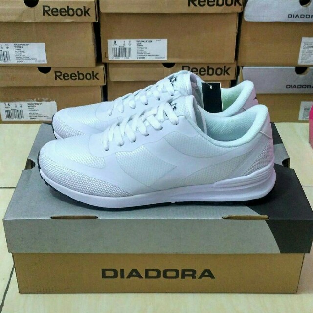 Diadora Putih Ori Fesyen Pria Sepatu Di Carousell