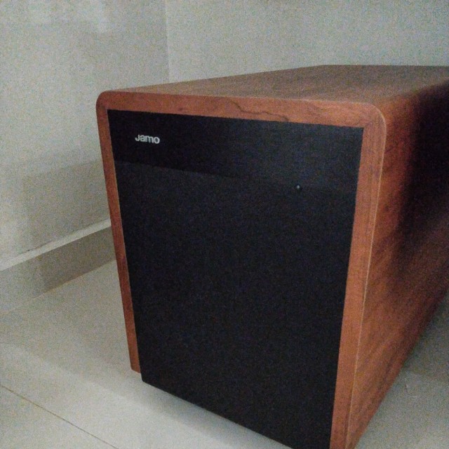 jamo sub 260 price