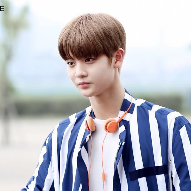 lf_bae_jinyoung_official_items_fansite_supports_fans_and_photocards_1516870633_d303ce66.jpg